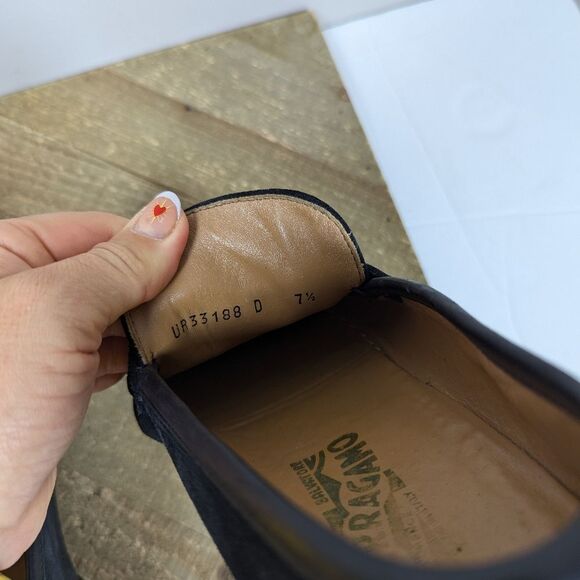 Ferragamo Black Suede Loafers Men’s 7.5 / Women’s 9.5 Designer Italy Logo Hardwa - Picture 9 of 9